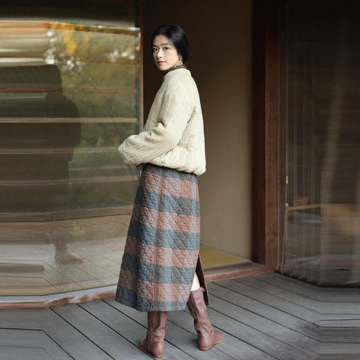 绽放971朵/【IP黄河记忆系列】菱形格绗棉宽条纹开衩中长款半身裙 商品图2