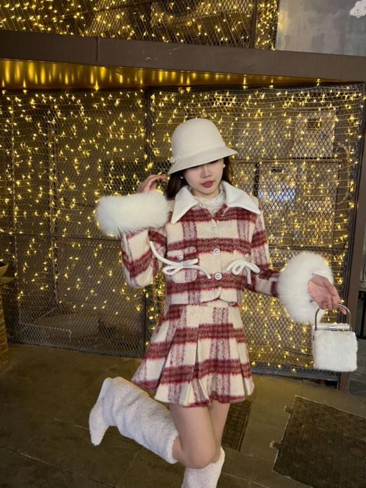 张心子【奶芙草莓】圣诞格纹90白鸭绒毛呢小香风套装裙子女两件套 U2312024 商品图12