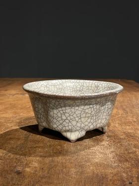 哥窑灰青釉海棠形四足炉，顺丰包邮