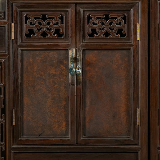 清 红木镶瘿木透雕如意纹博古柜（一对） 商品图1