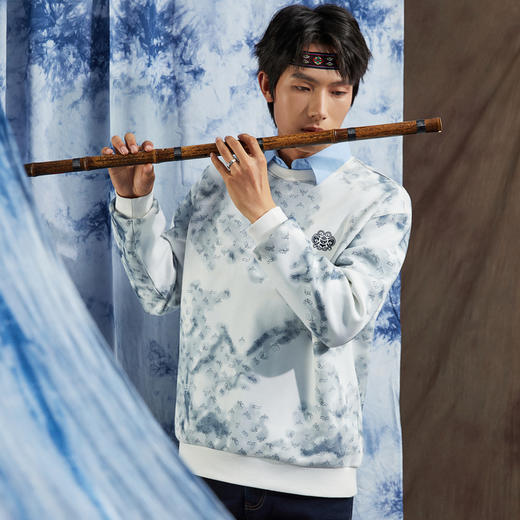 【特价】【非遗苗绣蝴蝶妈妈系列】柒牌圆领卫衣男春秋季蓝染印花长袖上衣	125W70500 商品图1