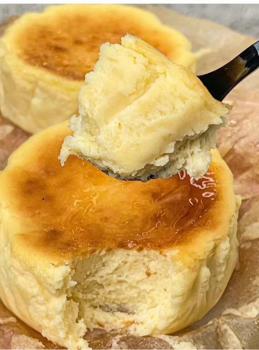 榴莲巴斯克蛋糕（四寸）装饰水果根据时令水果装饰，以实物为主哟！ 商品图1