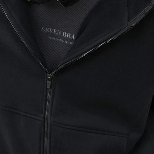 【特价】柒牌男士连帽夹克秋冬厚款户外休闲反光印花黑色保暖防风外套	125K70610 商品图2