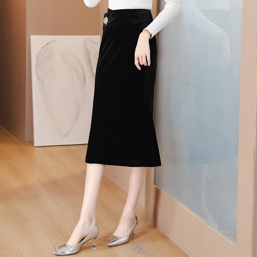AHM-5906复古金丝绒黑色半身裙女2024春季新款气质优雅修身显瘦开叉包臀裙 商品图2