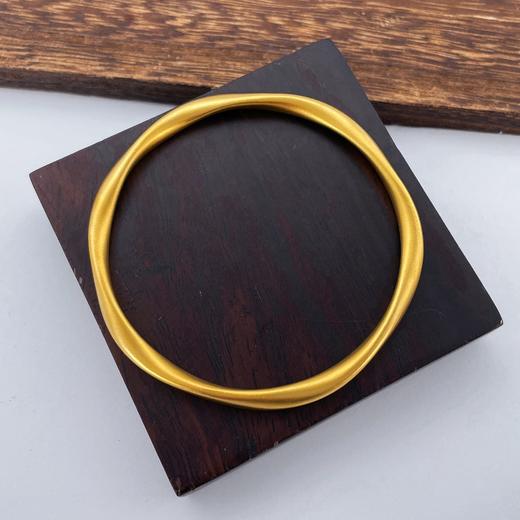 【限时克减150元】足金999.9 #莫比乌斯  【油亮版本】古法实心(面宽约4-4.5mm)莫比乌斯环固口手镯(AIGFSZ00152)（预售产品下单后不退款不退货不换货不补差价） 商品图0