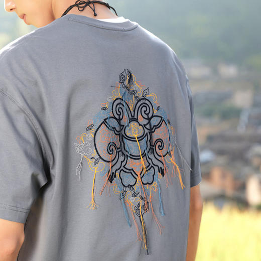 【非遗苗绣蝴蝶妈妈系列】柒牌纯棉T恤男士夏季新款流苏短袖上衣	124T72820 商品图2