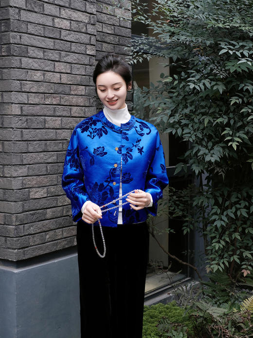 盛唐牡丹| 宝石蓝真丝漳绒圆领外套 商品图8