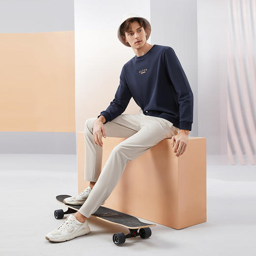 【5A抗菌】柒牌男装卫衣男2024春季新款时尚休闲圆领长袖套头上衣	126W70150 商品图3