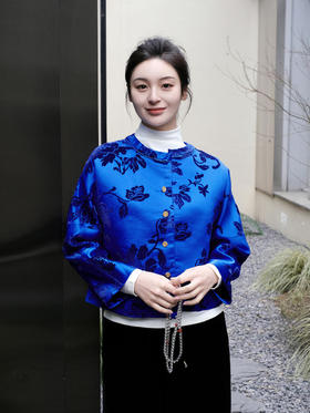 盛唐牡丹| 宝石蓝真丝漳绒圆领外套