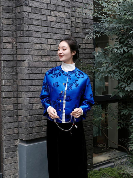 盛唐牡丹| 宝石蓝真丝漳绒圆领外套 商品图4