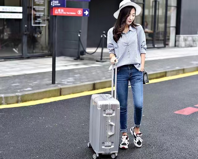 DU家渠道！代狗好几千元的拉杆箱！复古款沟槽式铝镁合金框架旅行箱拉杆箱！