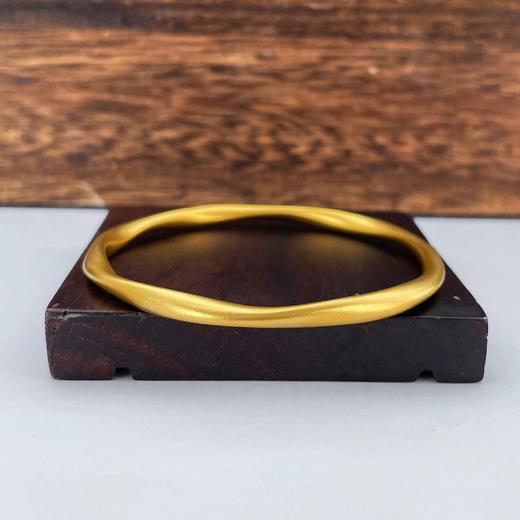 【限时克减150元】足金999.9 #莫比乌斯  【油亮版本】古法实心(面宽约4-4.5mm)莫比乌斯环固口手镯(AIGFSZ00152)（预售产品下单后不退款不退货不换货不补差价） 商品图1