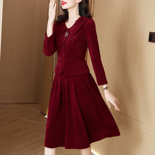 ALBB-2023冬季新款韩版气质娃娃领灯芯绒上衣高腰半身裙新年红色套装 商品图3
