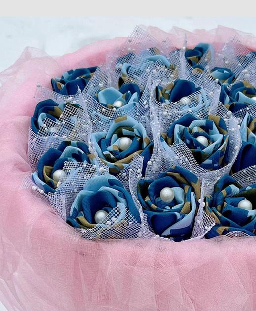 《戎花》立体布艺蓝色玫瑰花束  欧根纱装饰包装搭配可爱熊  懂你的可可爱爱  做你的欢欢喜喜 商品图4