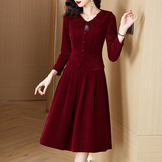 ALBB-2023冬季新款韩版气质娃娃领灯芯绒上衣高腰半身裙新年红色套装 商品图0
