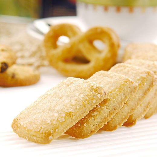 【口感细腻香浓】皇冠曲奇进口丹麦曲奇饼干零食伴手礼年货喜糖饼干，咬一口，曲奇散发着迷人的黄油香气，令人陷入幸福的时光隧道。 商品图2