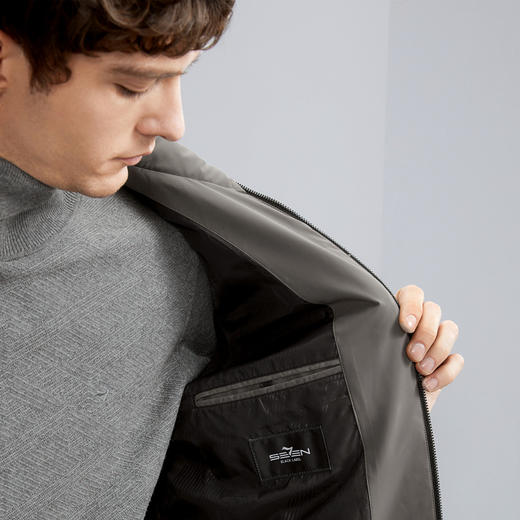 【90白鸭绒】柒牌男士立领羽绒服冬季厚款时尚字母印花工装风外套	125E70340 商品图2