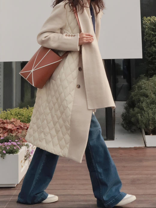 连帽围巾式毛呢拼接棉服 商品图1