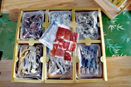 【产地直发】云南菌宴冻干礼盒 采集云滇之地珍贵菌菇，加上鸡汤底料，配上云南老火腿片，所有的精华浓缩成一锅滋补清心的靓汤。 商品图2