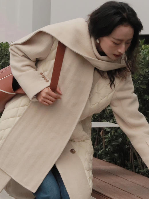 连帽围巾式毛呢拼接棉服 商品图2