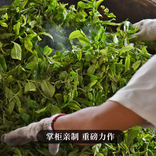 【霸王青饼】2015年古树春茶掌柜亲制勐海班章普洱茶生茶357g/饼 拍5发6 商品图2