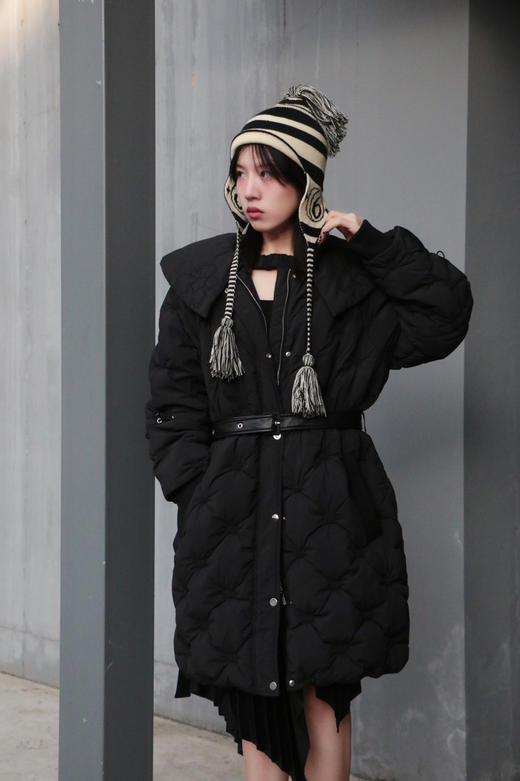 绣花领子长款羽绒服 商品图1