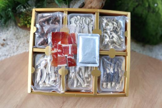 【产地直发】云南菌宴冻干礼盒 采集云滇之地珍贵菌菇，加上鸡汤底料，配上云南老火腿片，所有的精华浓缩成一锅滋补清心的靓汤。 商品图1