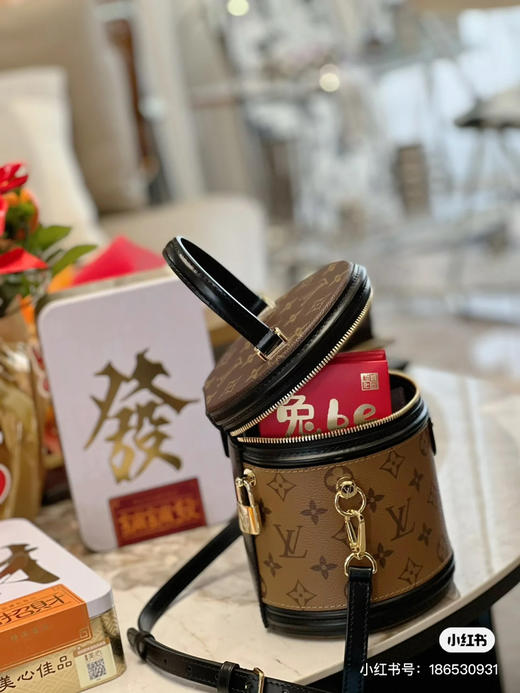 Lv发财桶 原厂皮 商品图1