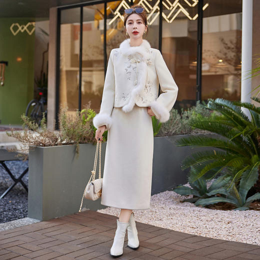 HR WY90339气质时尚刺绣羽绒服套装狐狸毛两件套裙 商品图3