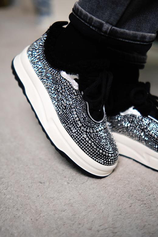 花花团升级毛绒鞋奢品篙端工厂供应链定制！时髦保暖闪钻毛绒鞋/休闲加绒板鞋，100加厚澳毛内里可拆卸鞋垫，防滑耐磨轻盈轻便5cm增高好走 分享给喜爱精致闪耀爱品质好物的你（现货） 商品图14