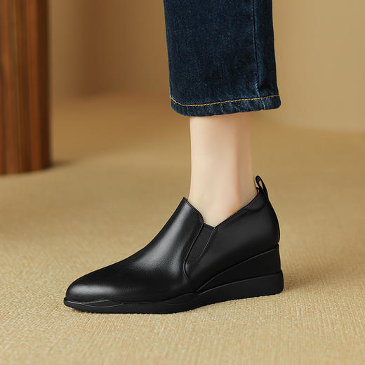 舒适简约，尖头里外全皮坡跟一脚蹬单鞋BXJ-379-1 商品图0