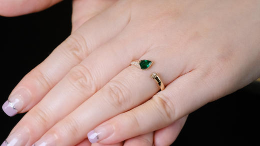 《相映》祖母绿戒指 商品图3