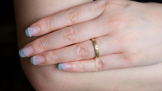 《倦慕》錾刻纹戒指 商品图3