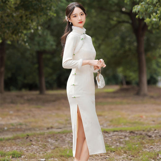 冬季新款，加绒加厚长款侧八扣旗袍雪花绒刺绣复古文艺改良旗袍HX-307 商品图3