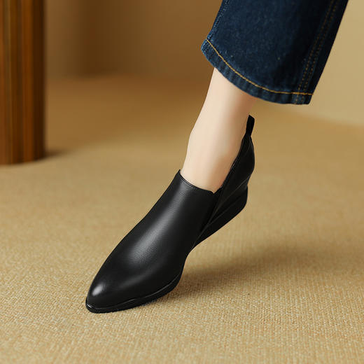 舒适简约，尖头里外全皮坡跟一脚蹬单鞋BXJ-379-1 商品图2