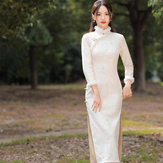 冬季新款，加绒加厚长款侧八扣旗袍雪花绒刺绣复古文艺改良旗袍HX-307 商品图2