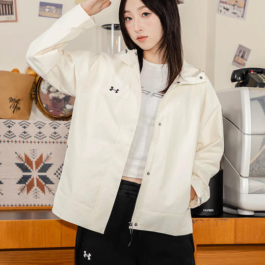 安德玛（UNDERARMOUR）外套女 户外晨练跑步休闲运动服加绒保暖梭织连帽夹克 23600402 商品图0
