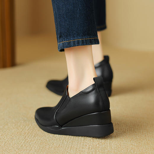 舒适简约，尖头里外全皮坡跟一脚蹬单鞋BXJ-379-1 商品图1