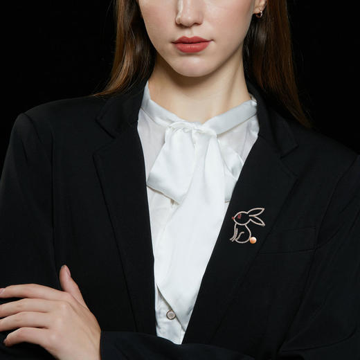 新款衣饰小西装珍珠别针本命年生肖小兔子胸针LY 商品图2