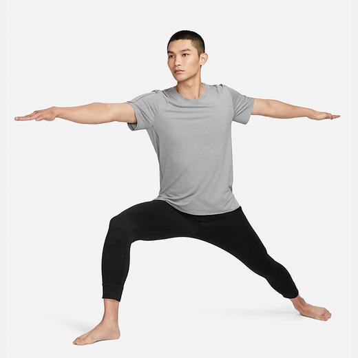 Nike/耐克YOGA DRI-FIT冬男子时尚运动跑步健身紧身长裤FB7783-010 商品图2