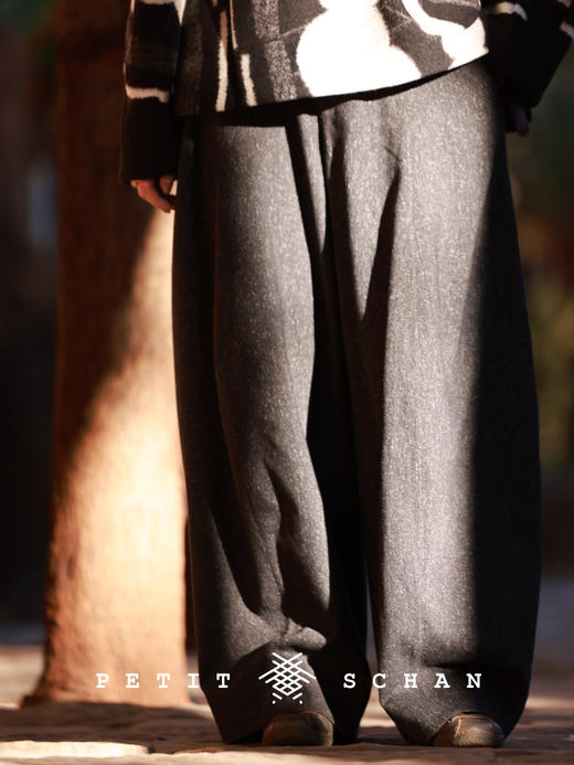 PETIT SCHAN小闪 CLO#376 cruise 游弋 意大利进口羊毛桑蚕丝混纺微弧大廓形阔腿香蕉裤 商品图0