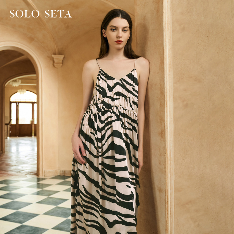 Soloseta桑蚕丝吊带睡裙女丝绸斑马纹印花连衣长裙2025度假