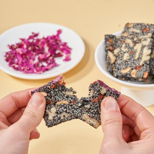 🔥4袋送1袋🎁五珍原味/玫瑰芝麻软糕 · 古方今作 · 一口软糯滋养 · 配料健康·🈚️添加剂·🈚️防腐剂（200g/袋） 商品图1