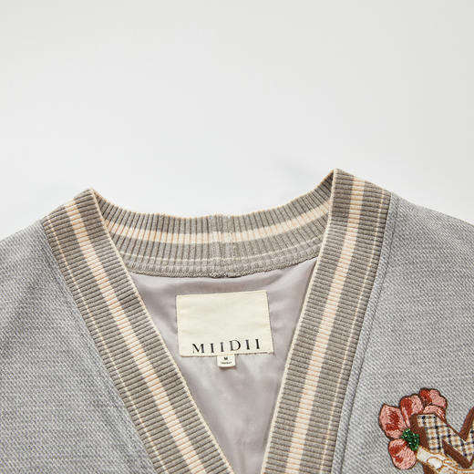 谜底轻运动风棒球服感外套女2024春款学院风绣花中长款241MW0103 商品图3