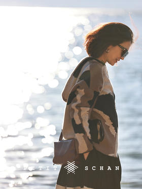 小世界 秋冬高端针织系列纯山羊绒提花宽松直身连帽外套