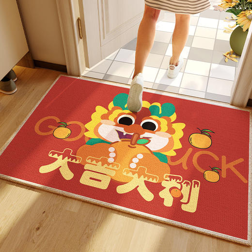  【享受时光！简约生活】卡通龙年入户地垫红色喜庆，玄关门口防滑垫家用圈绒门垫，舒适温馨 锁边平整 贴合地面 商品图6