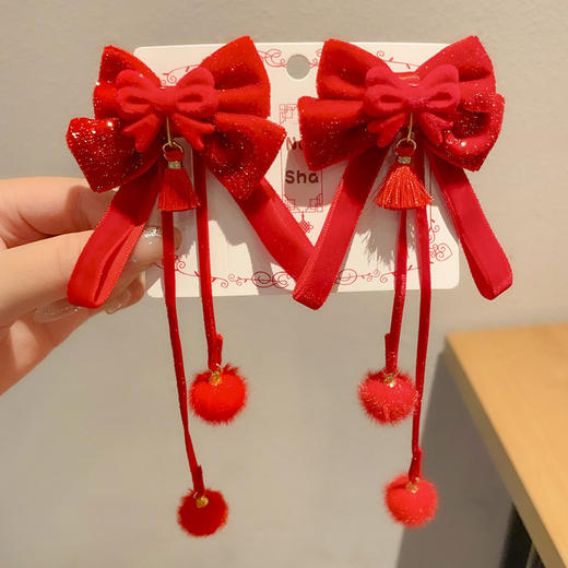 【29.9/任选两套！】新年红色儿童可爱发夹，秋冬女童毛绒宝宝发卡头饰，2024龙年过年发饰，新年，带着孩子无限欢愉共迎龙年！选择可爱发夹，演绎秋冬女童的温暖潮流！ 商品图5
