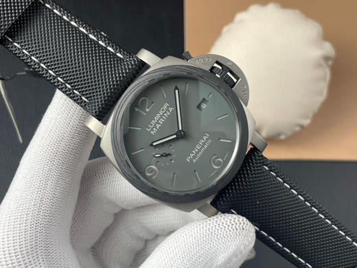 NOOB official新品：沛呐海Luminor Marina 44MM “烟灰”1662 喷砂钛壳工业感十足护侨把 圈口 把头深色碳纤维 色调层次高级上档次，与1661 相似却比1661 更闷骚 商品图10