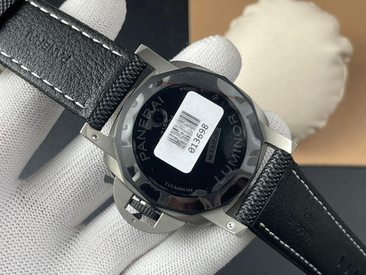 NOOB official新品：沛呐海Luminor Marina 44MM “烟灰”1662 喷砂钛壳工业感十足护侨把 圈口 把头深色碳纤维 色调层次高级上档次，与1661 相似却比1661 更闷骚 商品图12