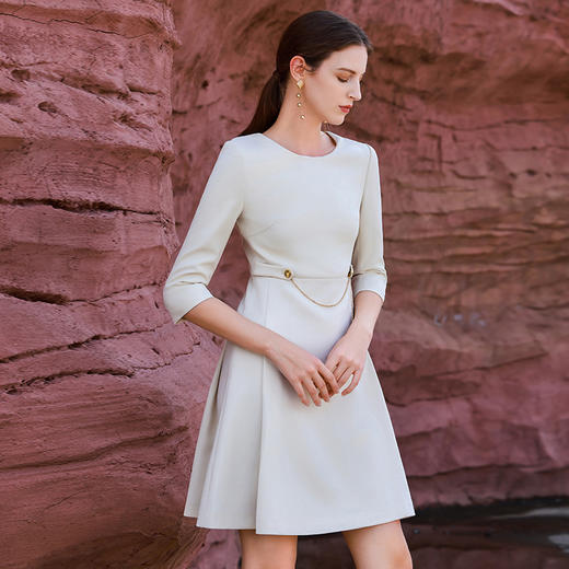 IWY/白色连衣裙女气质医美工作服2024年春季新品设计感职业裙装Q13304-W 商品图3